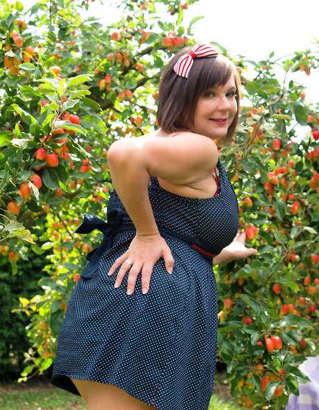 TAC Amateurs are proud to present you with a free photos featuring Roxy has a perfect body