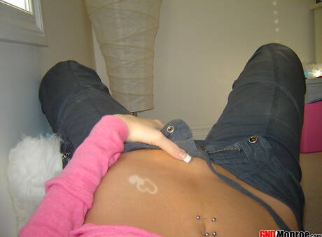 GND Monroe pleased to share with you a free photo gallery with Monroe unveiling nice shape