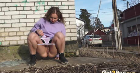 Got 2 Pee invites you to browse their free pics with Rita in watersport action