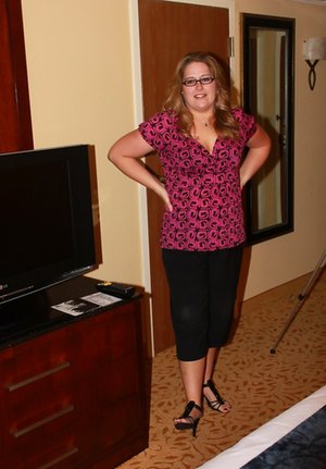 TAC Amateurs are proud to present you with a xxx photos featuring Gangbang Momma in hardcore 3some action